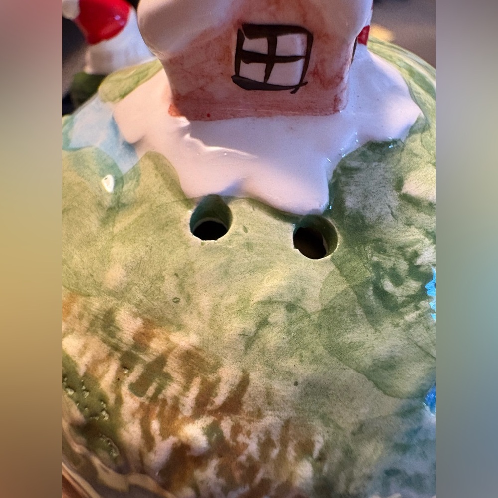 Vintage Christmas Globe Salt Pepper Shakers Santa Holiday Hand Painted UNIQUE - Picture 4 of 7